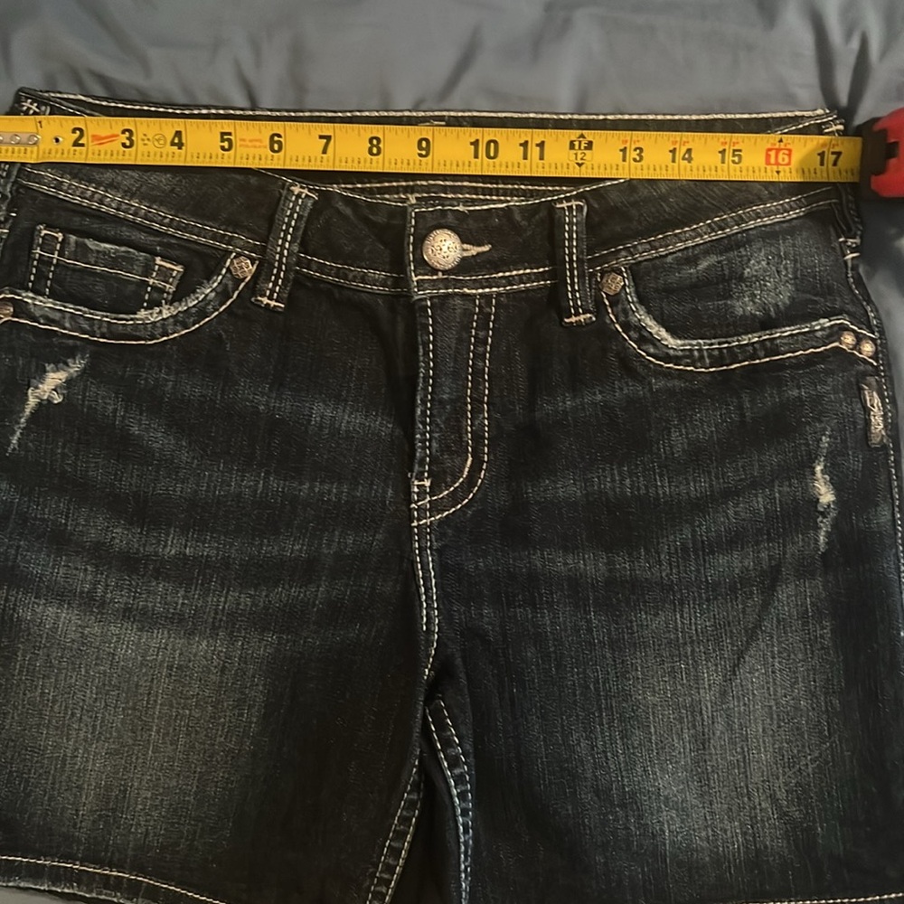 Silver Jeans Blue Jean Shorts with Decorative Back Women’s size W33 - Picture 4 of 6